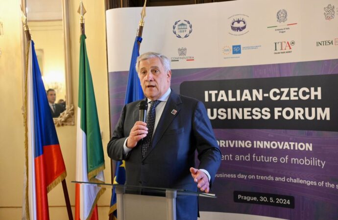 Repubblica Ceca: Tajani a imprenditori italiani a Praga, fieri di quello che fate