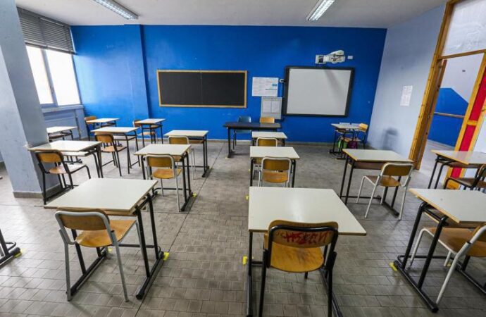 Terremoto Napoli, oggi scuole chiuse a Bagnoli e Fuorigrotta