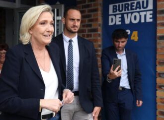 Elezioni Francia, primi risultati: Le Pen al 34%, sinistra al 29% e blocco Macron al 21%