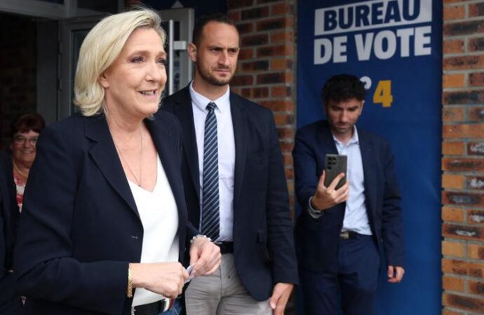 Elezioni Francia, primi risultati: Le Pen al 34%, sinistra al 29% e blocco Macron al 21%