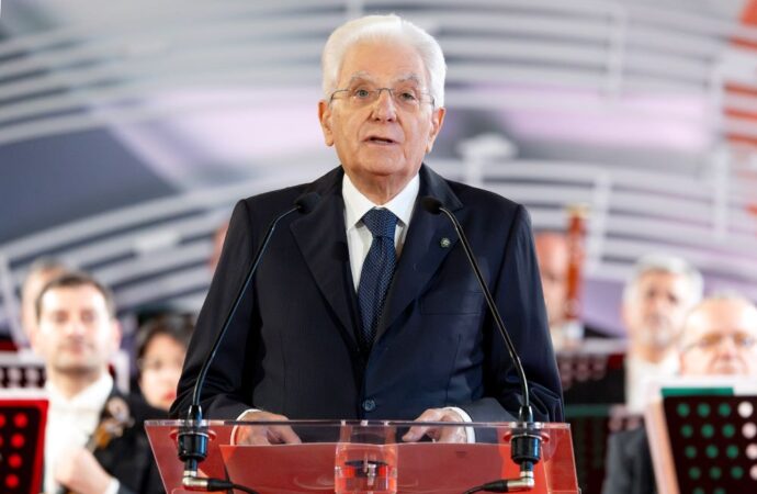 Mattarella: celebriamo il 2 giugno, guardando al futuro con fiducia e speranza