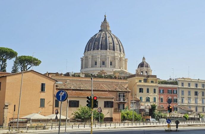 Vaticano, nuovo regolamento per dipendenti: Niente tatuaggi e convivenze