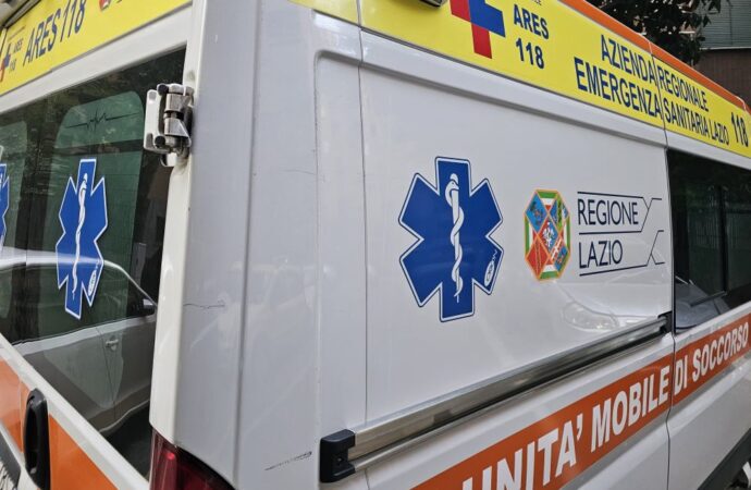 Mangia biscotti ma dentro c’è un topo morto: ricoverata sotto choc