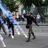 Elezioni Francia, scontri a Parigi tra polizia e estremisti sinistra