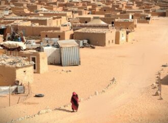 Macron supporta la sovranità marocchina sul Sahara, l’ira di Algeri