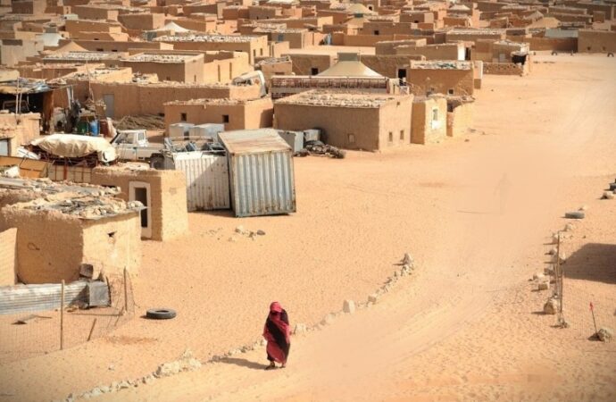 Macron supporta la sovranità marocchina sul Sahara, l’ira di Algeri