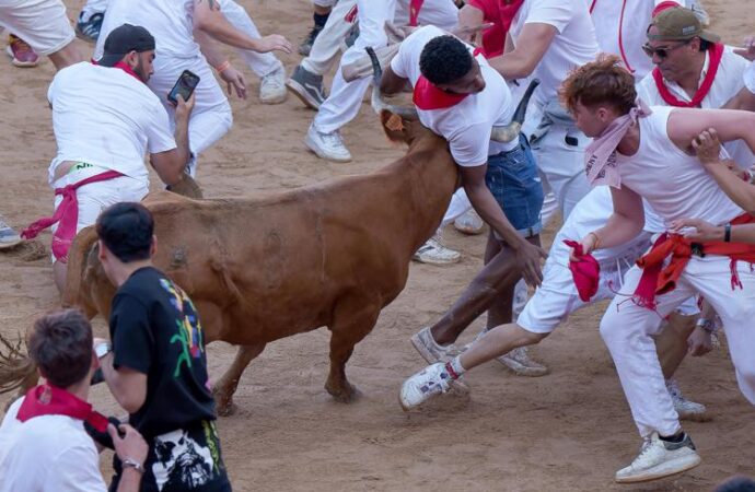 Spagna: Pamplona, 6 feriti nel primo giorno della corsa dei tori