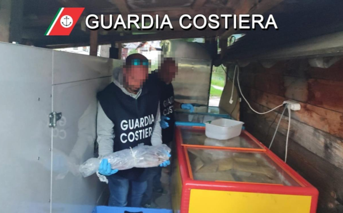 Dai gamberi rossi ai calamari, pesce scaduto nei ristoranti vip di Cortina