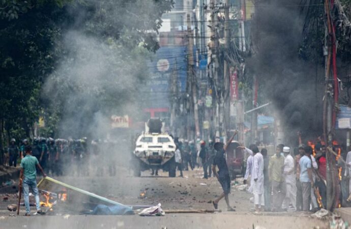 Bangladesh, proteste violenti, morti e centinaia di feriti