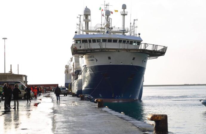 Migranti, multa e 60 giorni di fermo per la nave ‘Geo Barents’