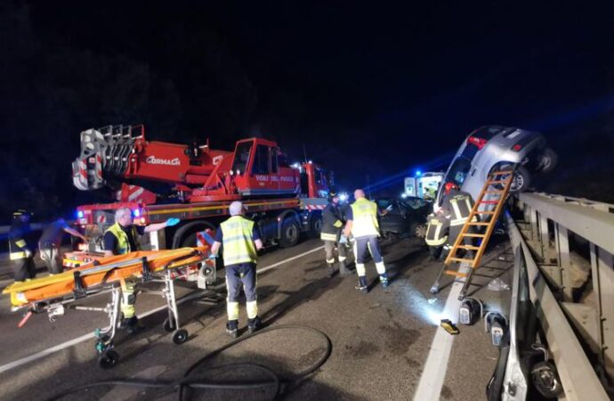 Incidente nel Frusinate, scontro frontale auto: morto 21enne, 2 feriti gravi