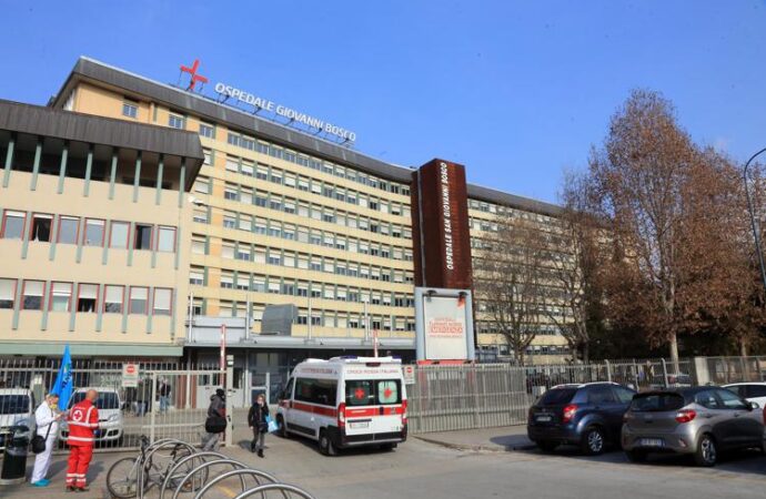 Torino, bimba di 2 anni investita nel parcheggio di un ospedale