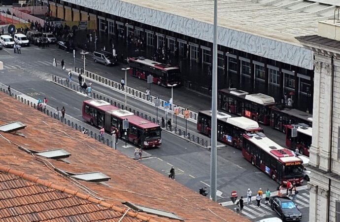 Roma e biglietti bus a 2 euro, l’appello al sindaco: “Misura iniqua”