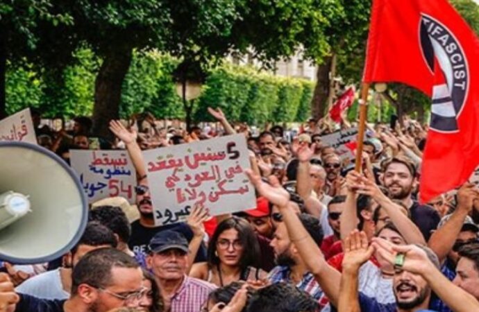 Tunisia, proteste contro la proposta di revisione delle elettorali