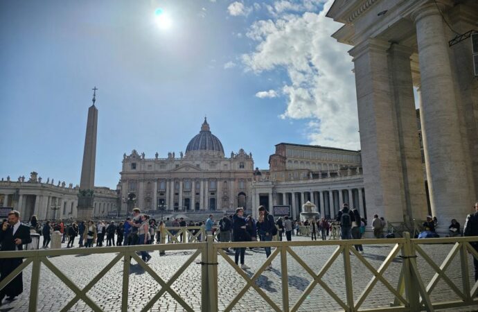 Vaticano, Ior: “No a nozze tra colleghi, nel caso uno dei due lasci il posto