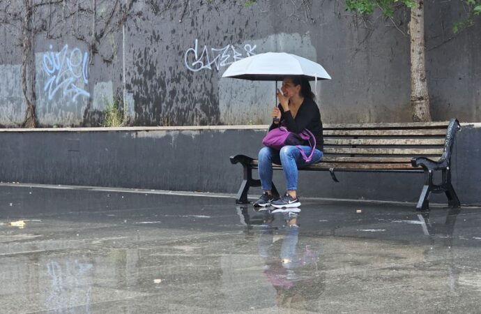 Maltempo Italia, allerta meteo arancione in Lombardia: pioggia da Milano a Roma