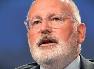 Ue, Timmermans: “Queste destre stanno spaccando l’Europa”