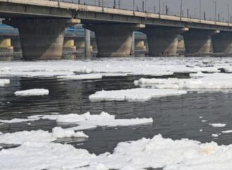 India, veleno nel fiume sacro Yamuna