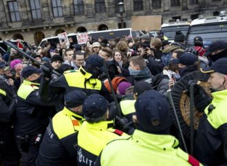 Amsterdam, scontri con la polizia al corteo pro-Palestina: almeno 100 arresti