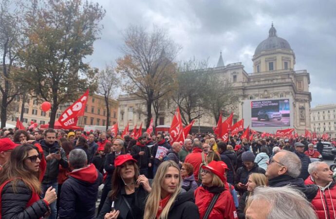 Italia: Sciopero dei lavoratori stop trasporti, scuola e sanità