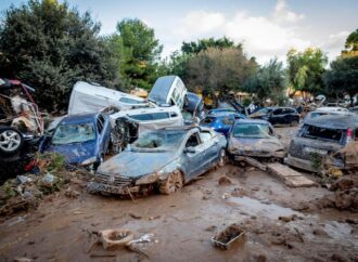 Spagna, nuova allerta a Valencia. Si cercano corpi nel parcheggio:”E’ cimitero”