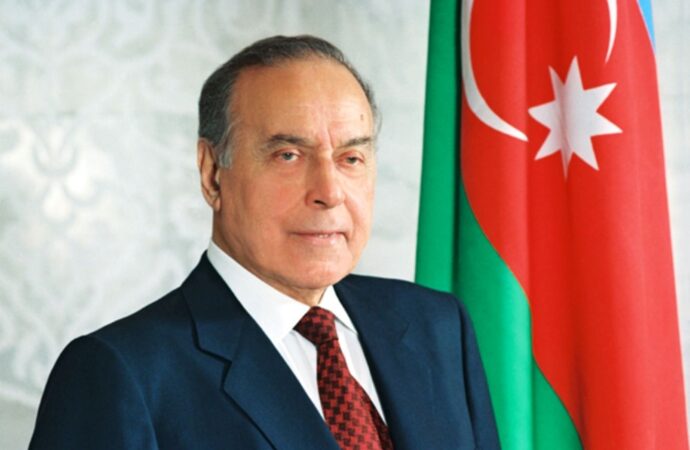 Azerbaigian, il 12 dicembre del 2003 scompariva il leader Heydar Aliyev