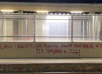 Milano, scritte sui muri contro caro biglietti per fuorisede