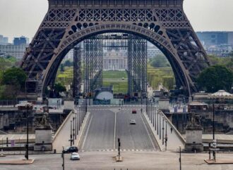 Parigi, Torre Eiffel evacuata per un cortocircuito a un ascensore