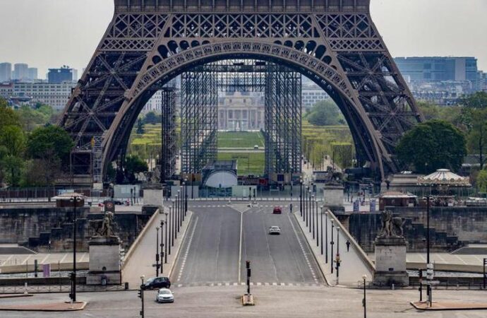 Parigi, Torre Eiffel evacuata per un cortocircuito a un ascensore