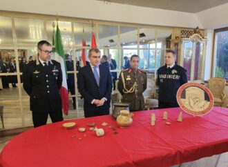 Carabinieri Tpc recuperano 5 manufatti archeologici iracheni restituendoli all’ambasciata