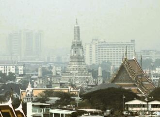 Troppo smog a Bangkok: chiuse 350 scuole