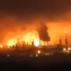 Pioggia di droni sulla Russia, in fiamme raffineria di Nizhny Novgorod