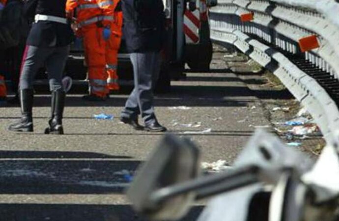 Scontro sulla A26, due morti e due feriti nel novarese