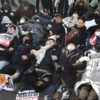 Corea del Sud, proteste per Yoon: sospeso mandato d’arresto