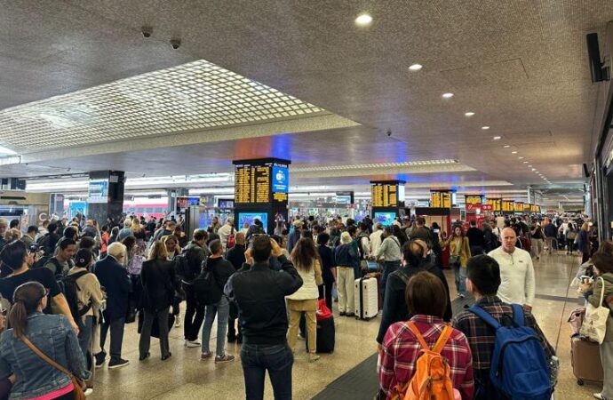 Treni, ancora ritardi sulla linea Av Roma-Napoli: “Inconveniente tecnico”